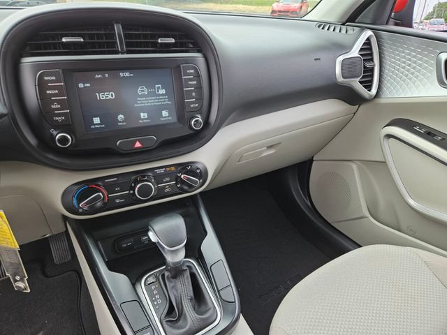 Used 2020 Kia Soul LX FWD image 19