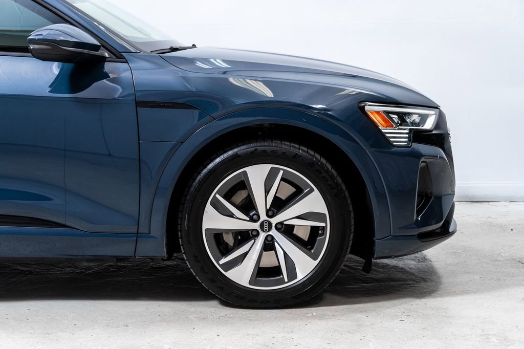 Used 2024 Audi Q8 e-tron Premium image 12