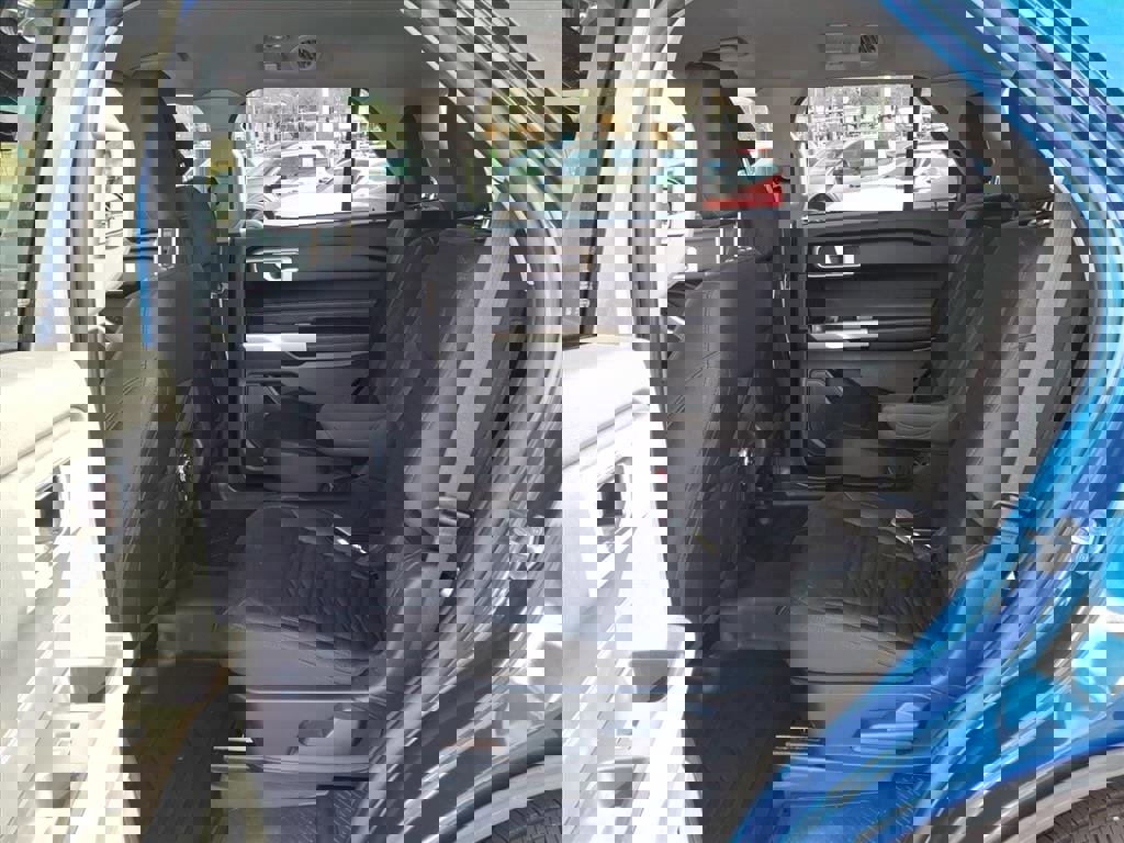 Certified 2021 Ford Explorer XLT image 6