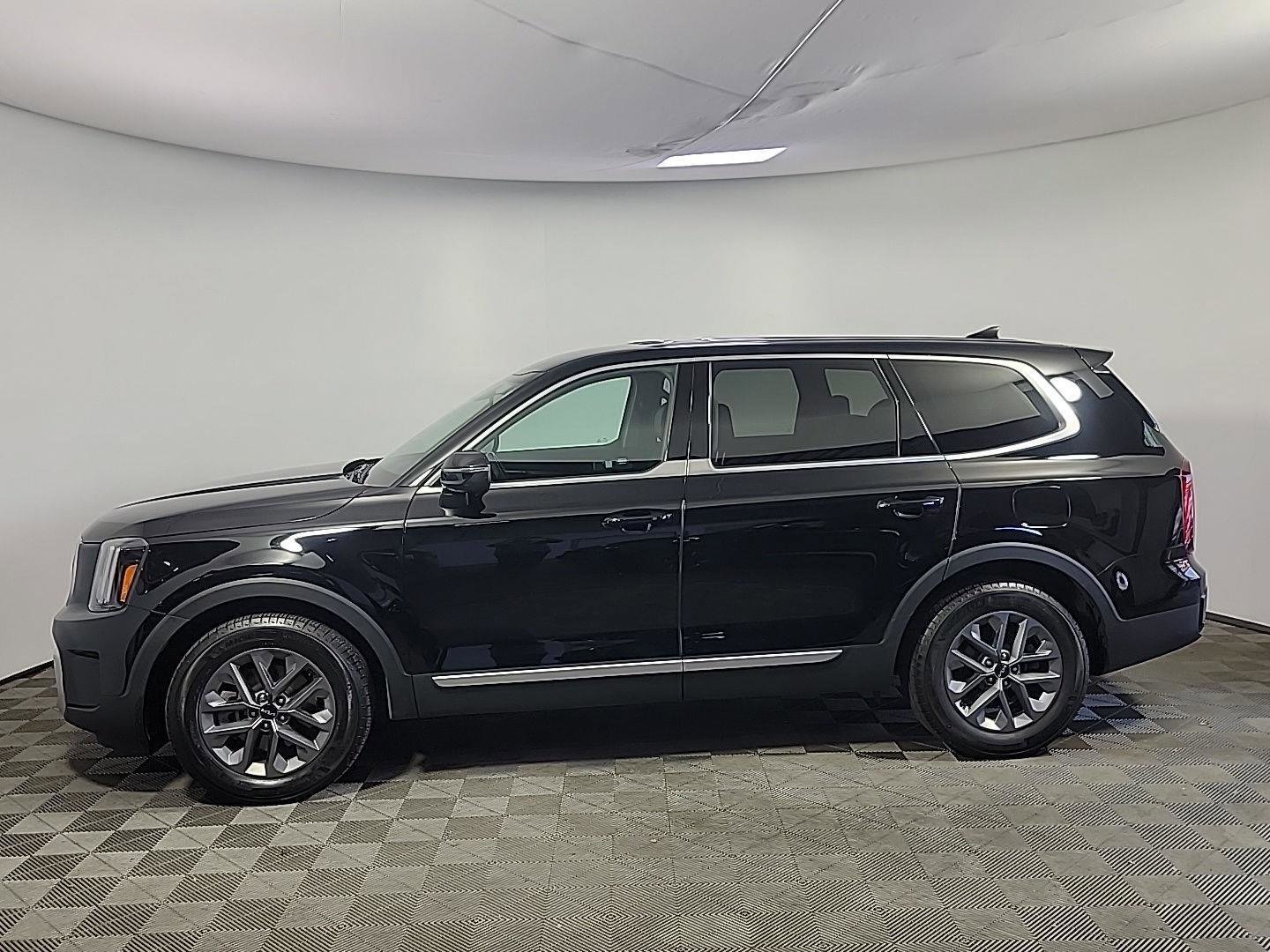 Used 2023 Kia Telluride LX AWD/4WD image 11