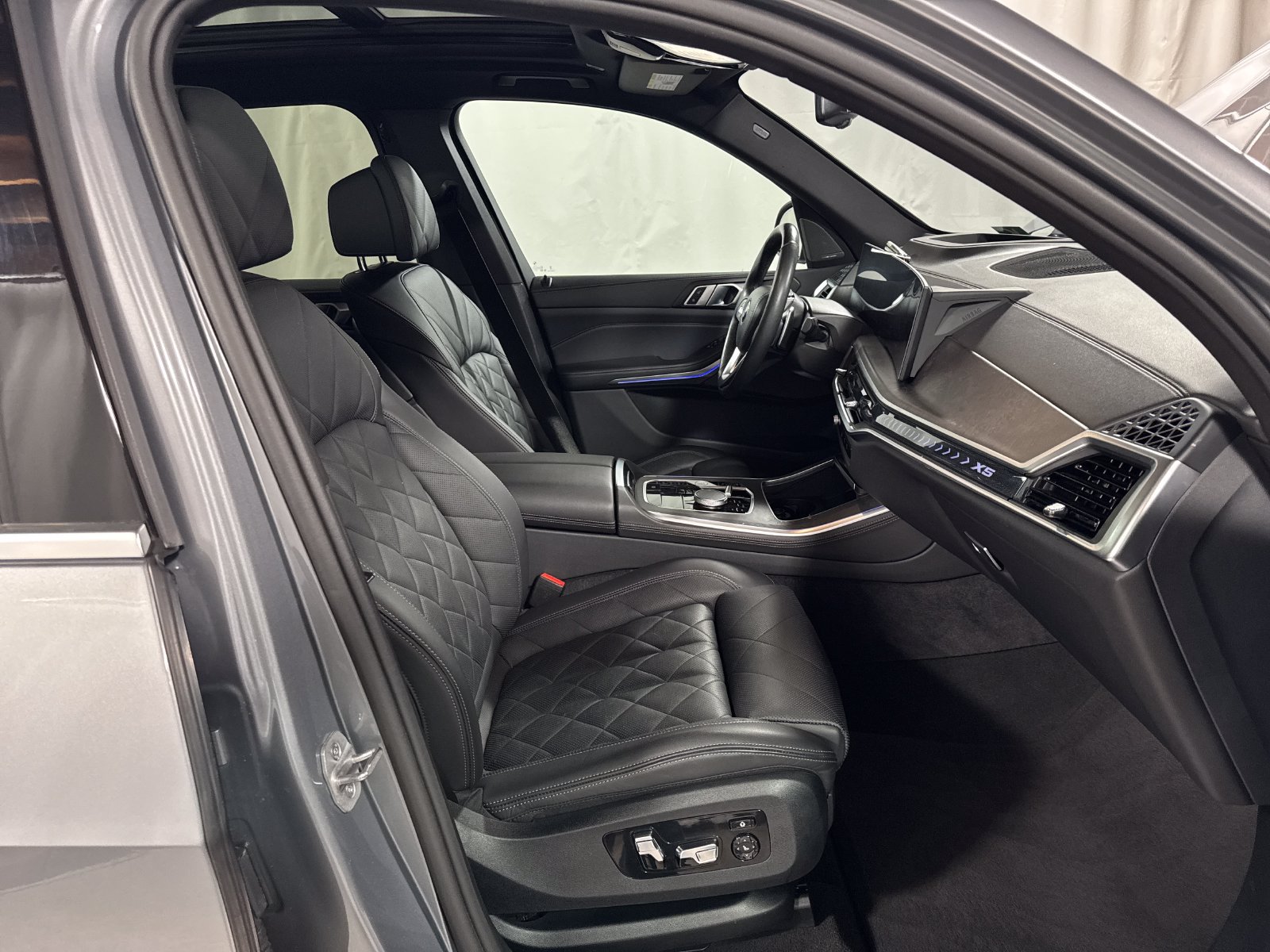 Used 2024 BMW X5 xDrive40i w/ Premium Package AWD/4WD image 25