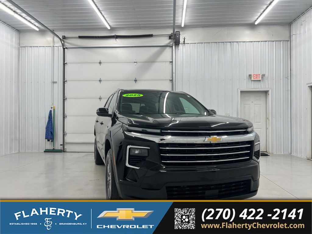 Used 2025 Chevrolet Traverse LT