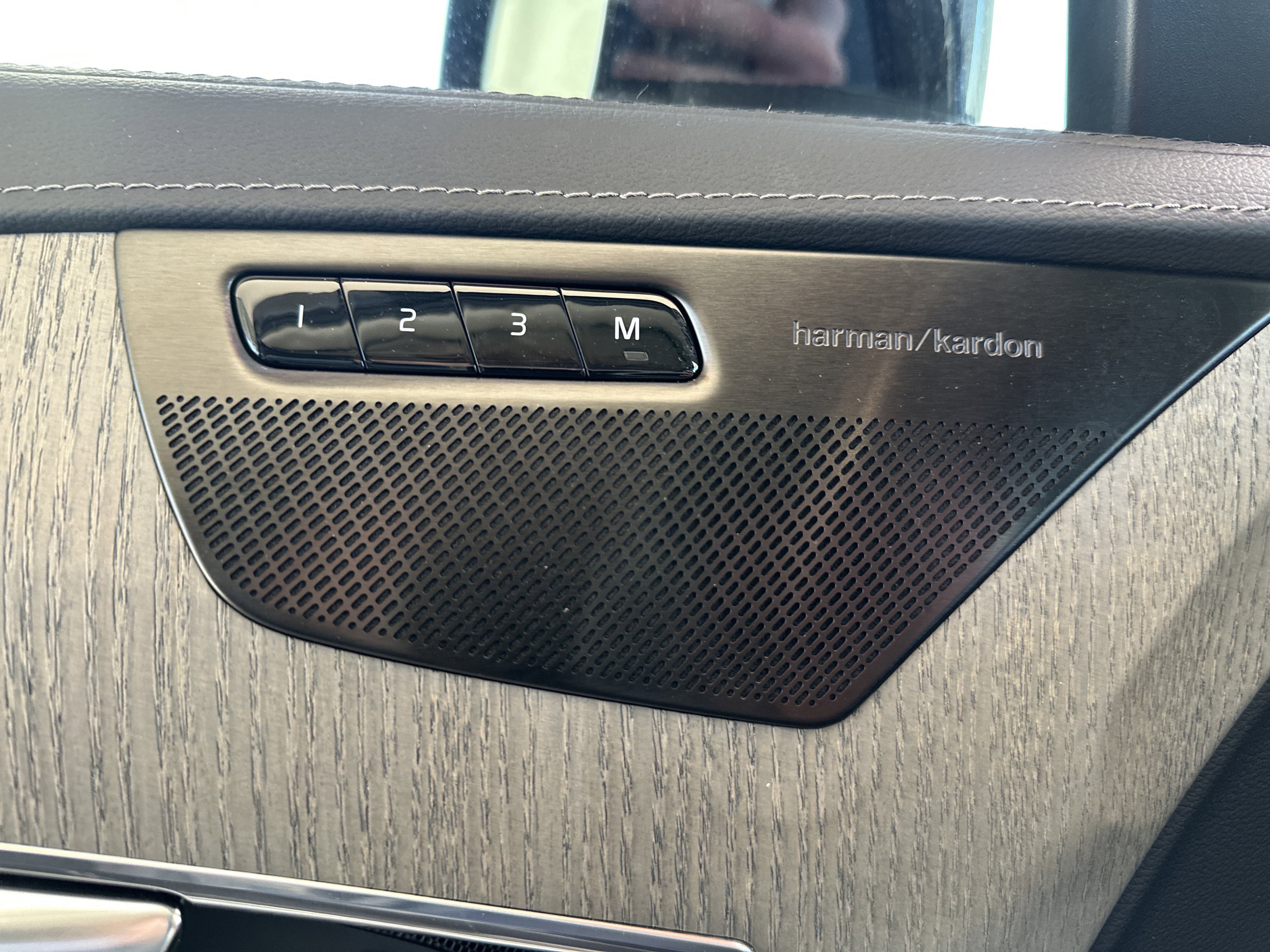 Used 2025 Volvo XC90 B6 Ultra w/ Protection Package Premier image 25