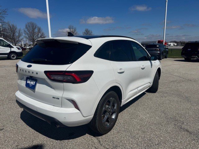 Used 2023 Ford Escape ST-Line w/ Tech Pack #1 AWD/4WD image 8