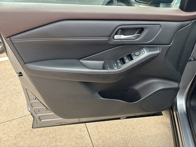 Used 2023 Nissan Rogue SV w/ SV Premium B Package FWD image 19