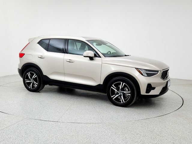 Certified 2023 Volvo XC40 B5 Plus image 3