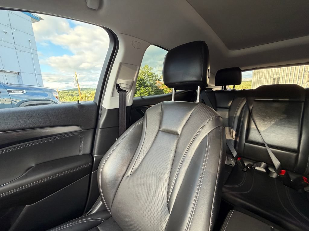 Used 2025 Buick Envision Preferred AWD/4WD image 20