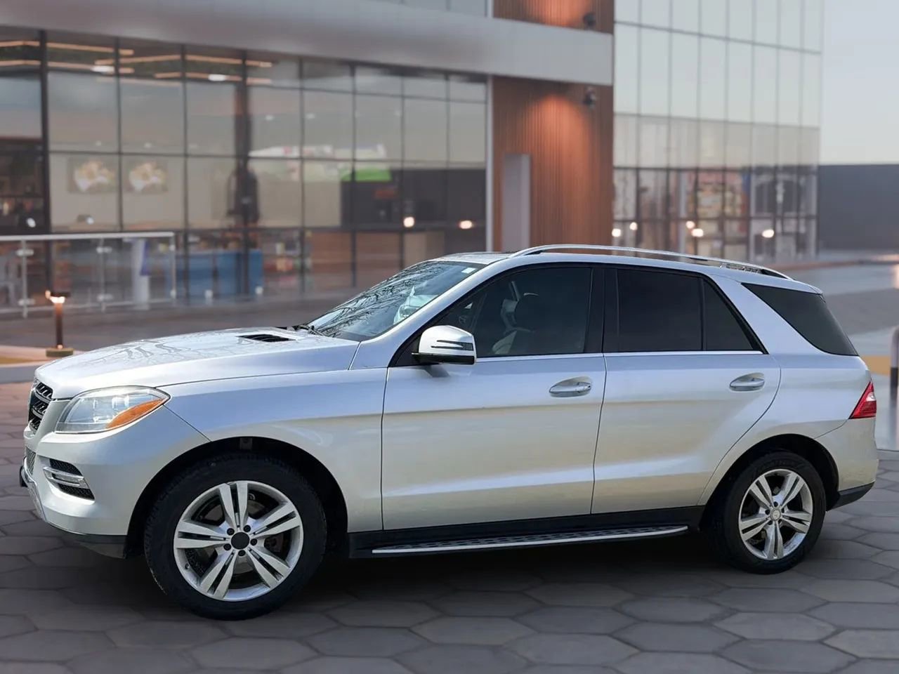 Used 2014 Mercedes-Benz ML 350 ML 350 4MATIC Sport Utility 4D w/ Premium 1 Package image 3