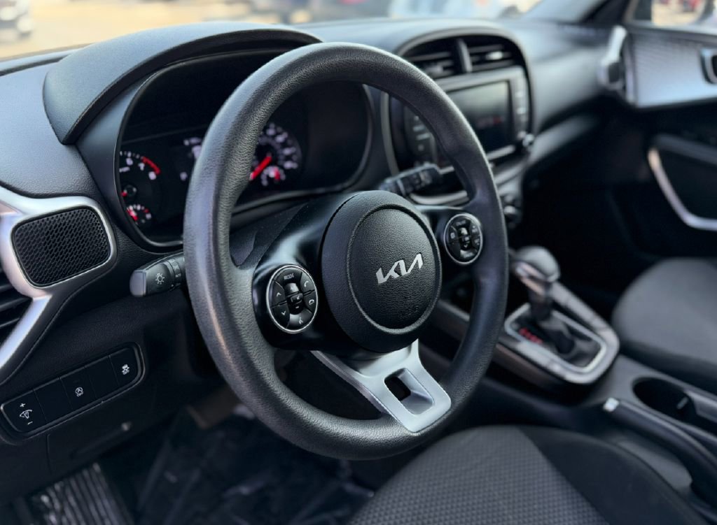 Used 2022 Kia Soul LX image 5