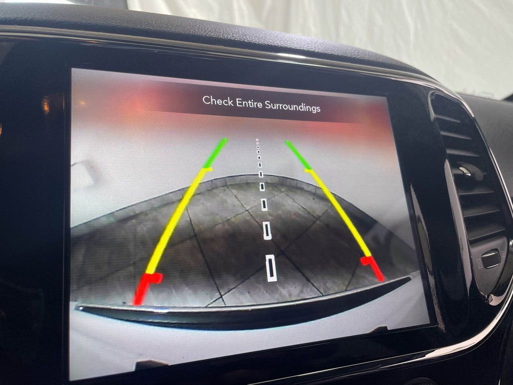 Used 2022 Jeep Grand Cherokee Limited image 24