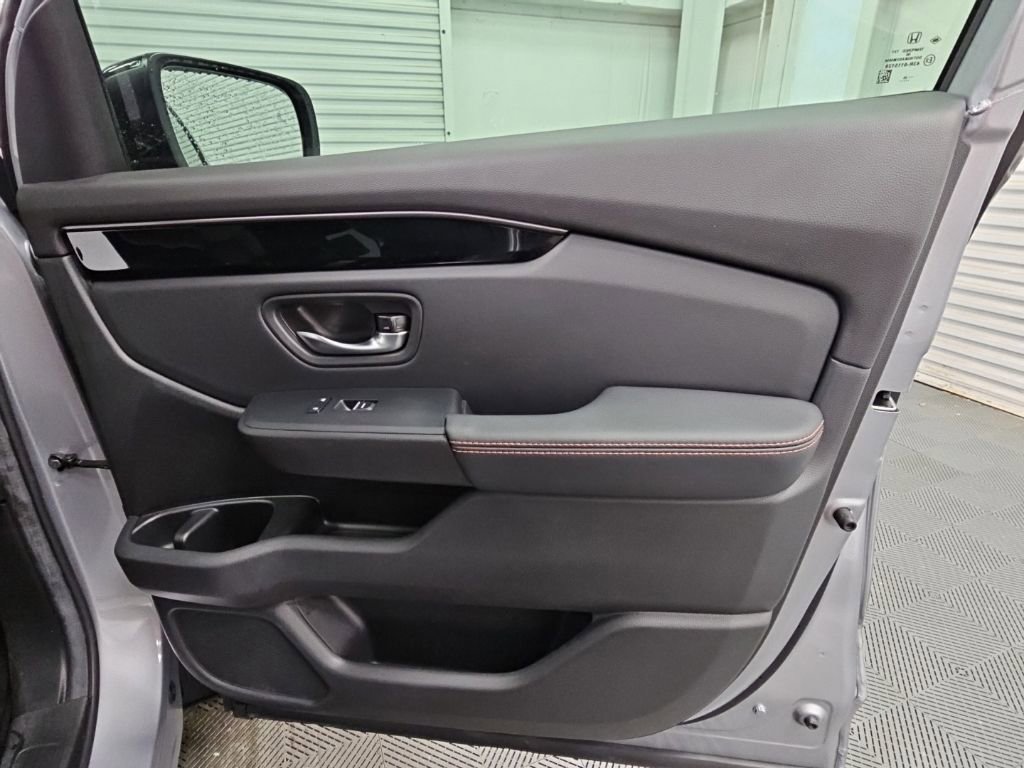 Used 2025 Honda Pilot TrailSport image 40