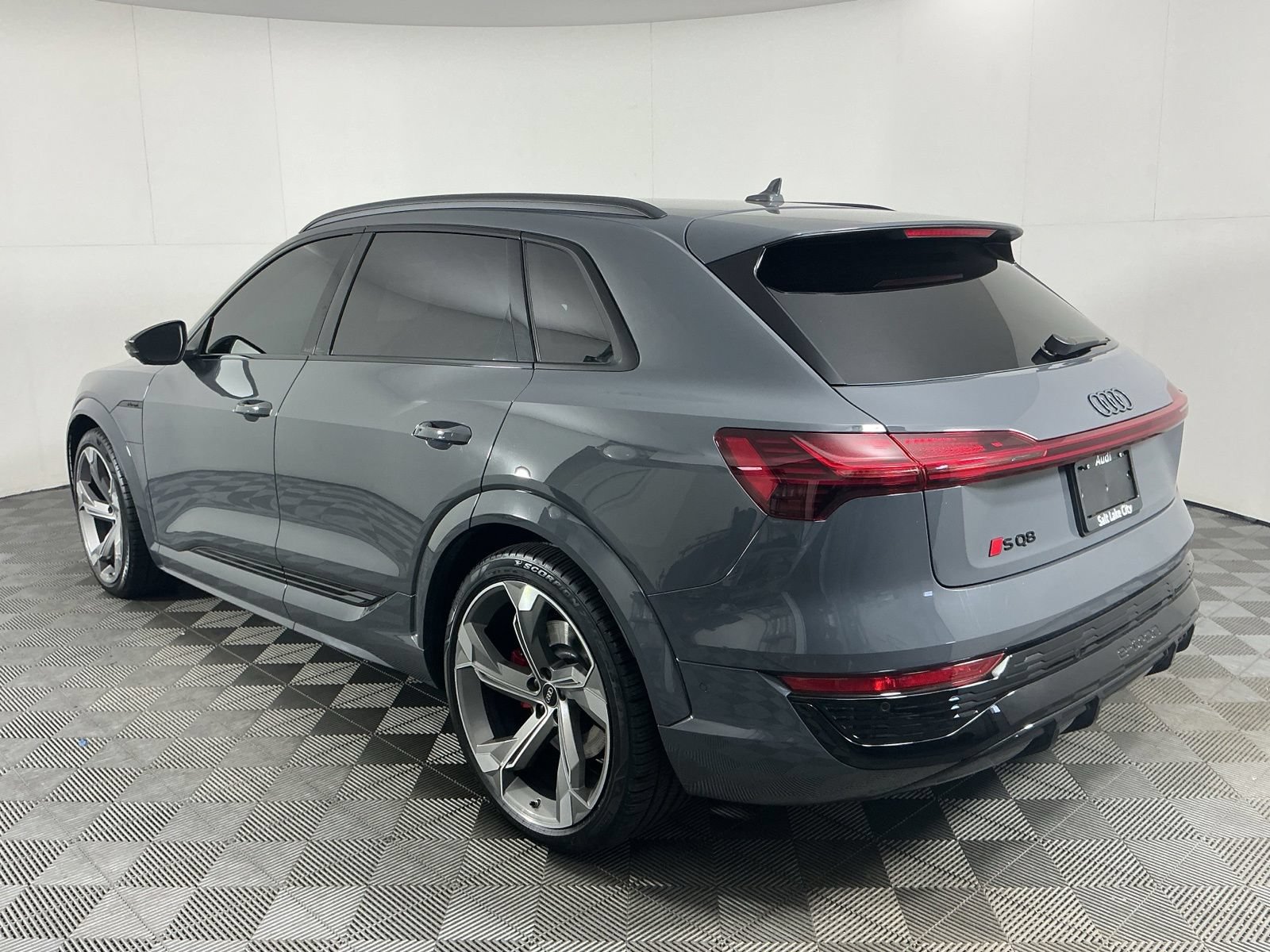 Used 2024 Audi SQ8 e-tron Premium Plus w/ Black Optic Package AWD/4WD image 6