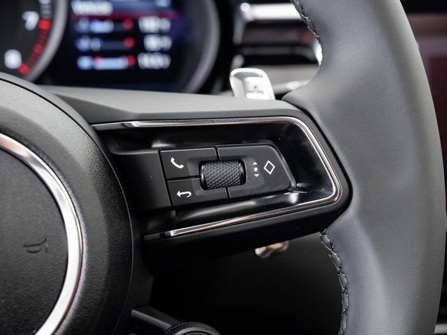 Certified 2025 Porsche Macan AWD/4WD image 15