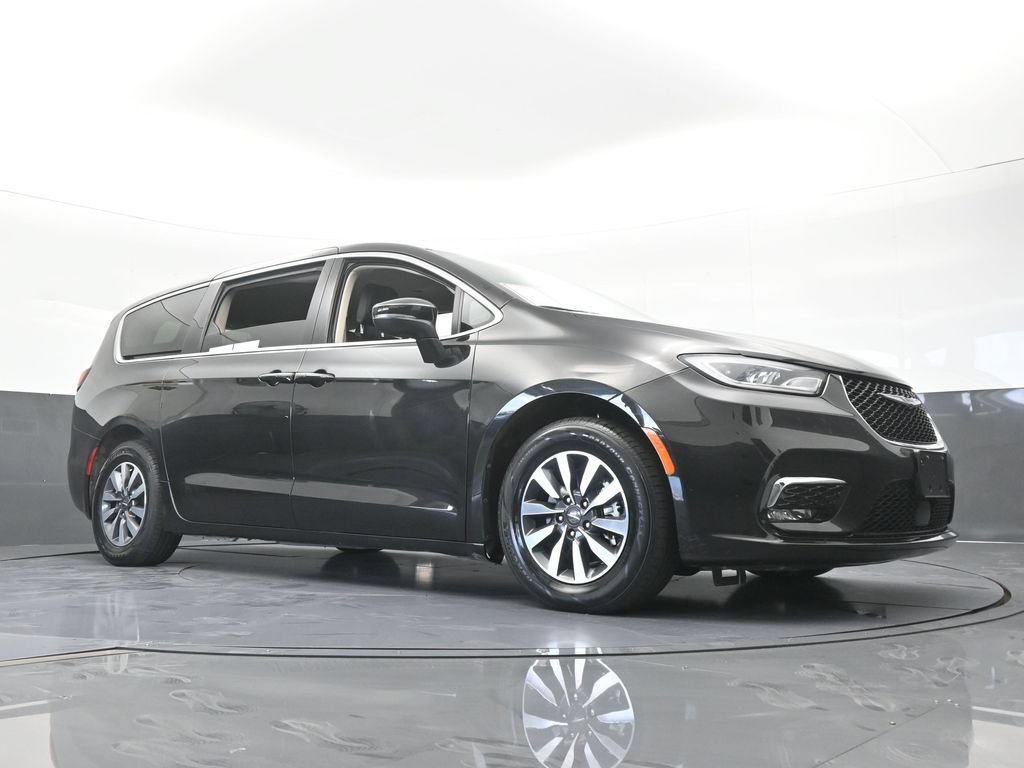 Used 2023 Chrysler Pacifica Touring-L FWD image 67