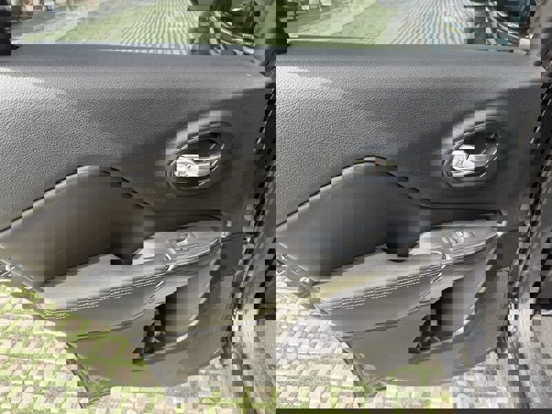 Used 2016 Jeep Cherokee Limited image 43