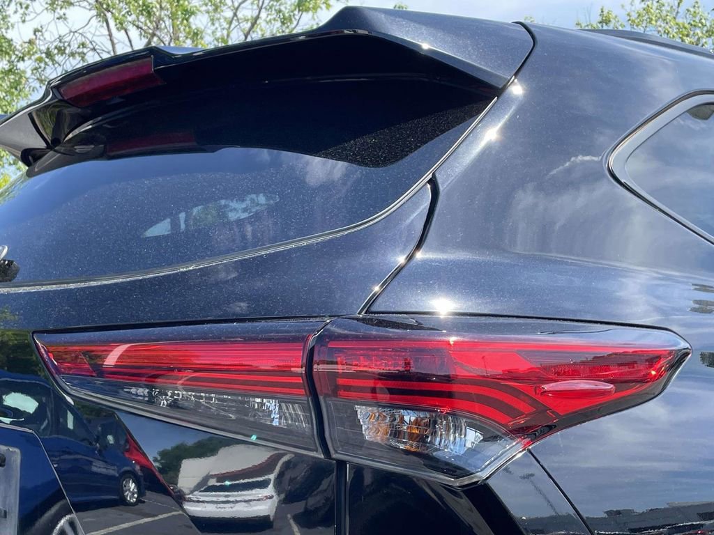 Used 2023 Toyota Highlander XSE FWD image 23
