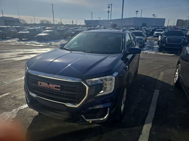 Used 2022 GMC Terrain SLE w/ Driver Convenience Package image 1