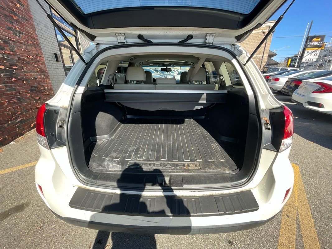 Used 2011 Subaru Outback 3.6R Limited w/ PWR Moonroof Pkg AWD/4WD image 24