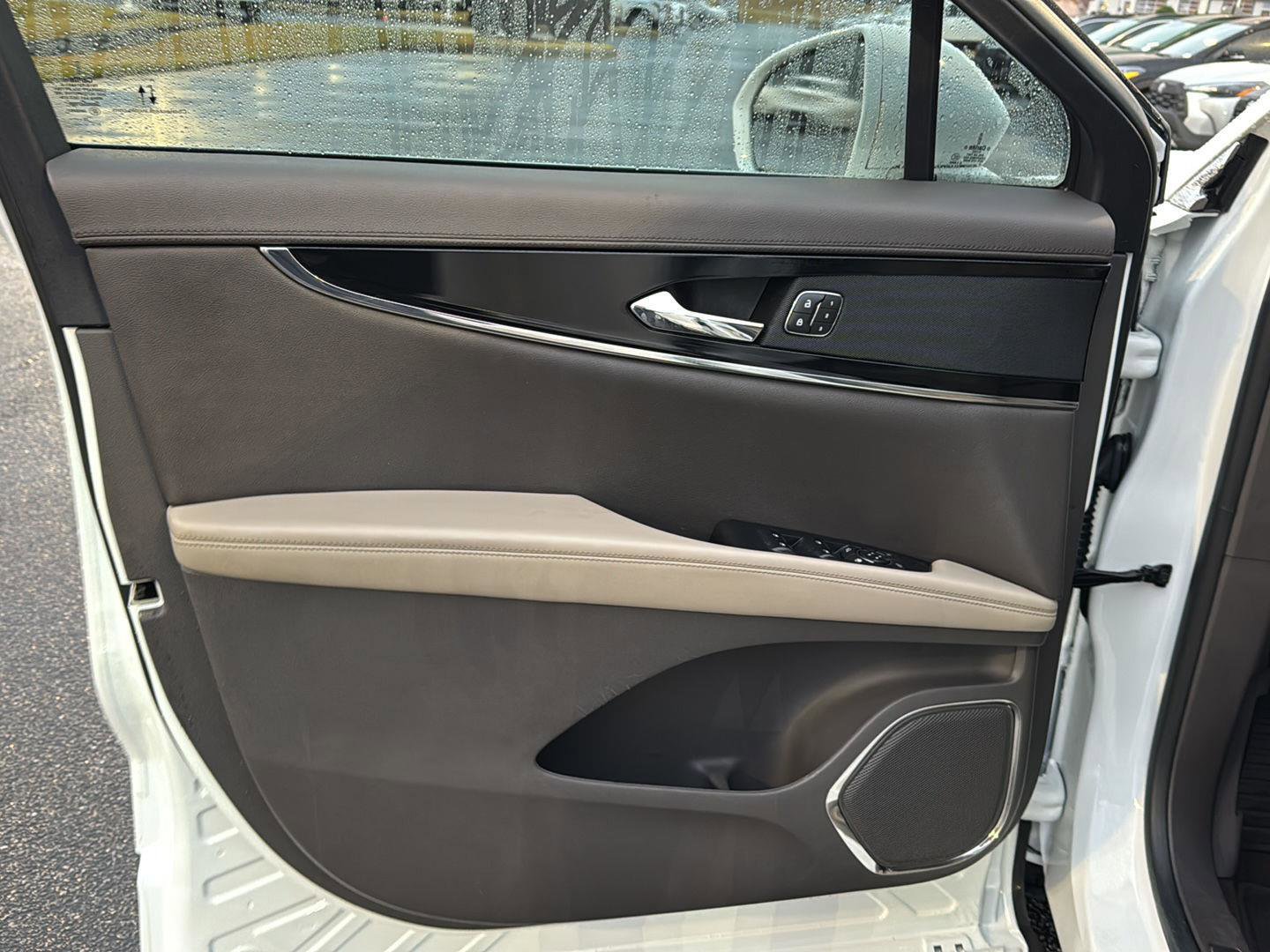 Used 2022 Lincoln Nautilus FWD w/ Premium Package image 14