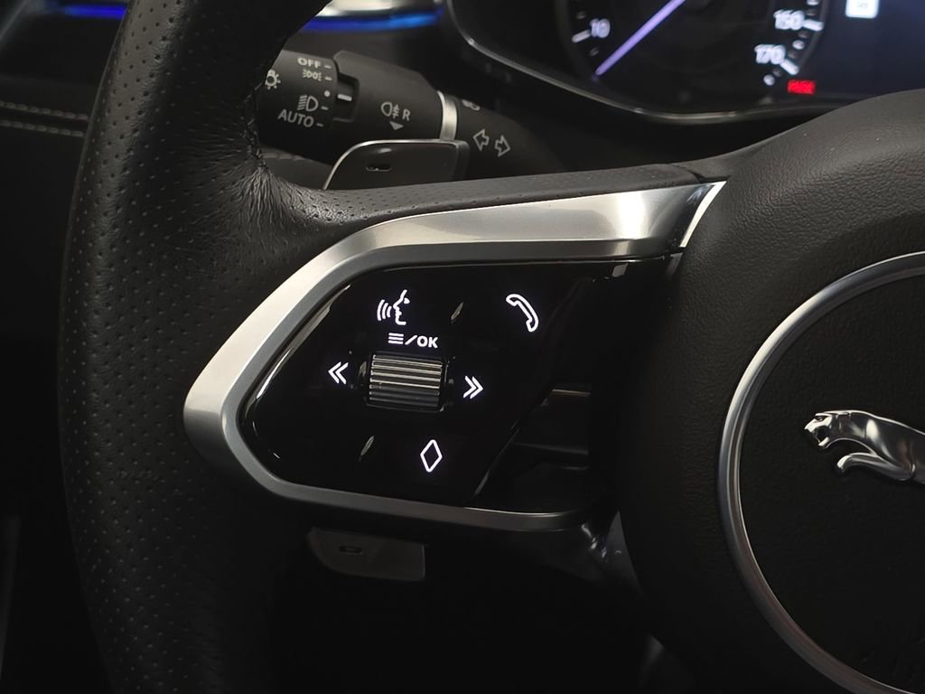 Used 2023 Jaguar XF R-Dynamic SE image 17