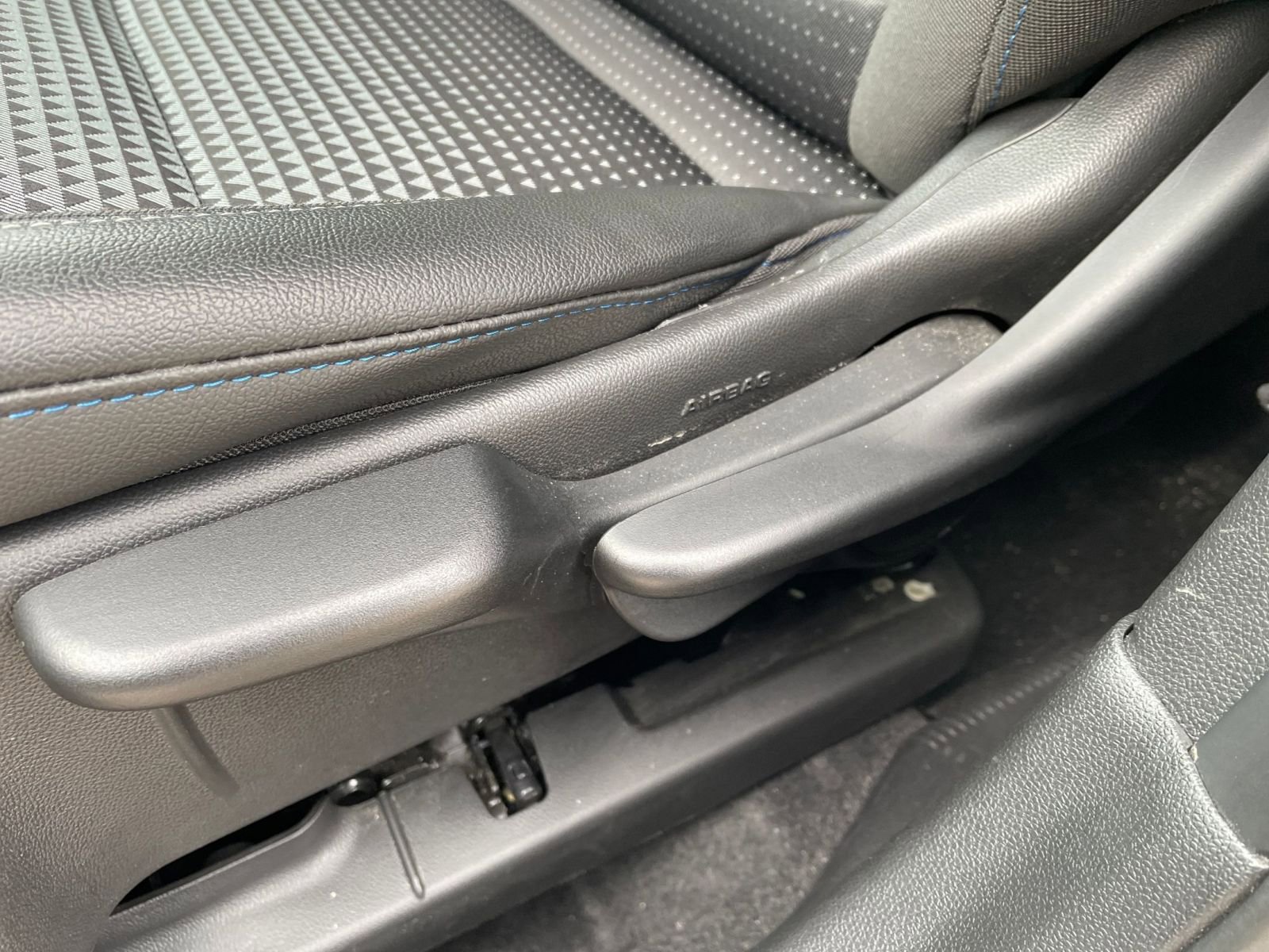 Used 2025 Chevrolet Trax LT w/ LT Convenience Package image 22