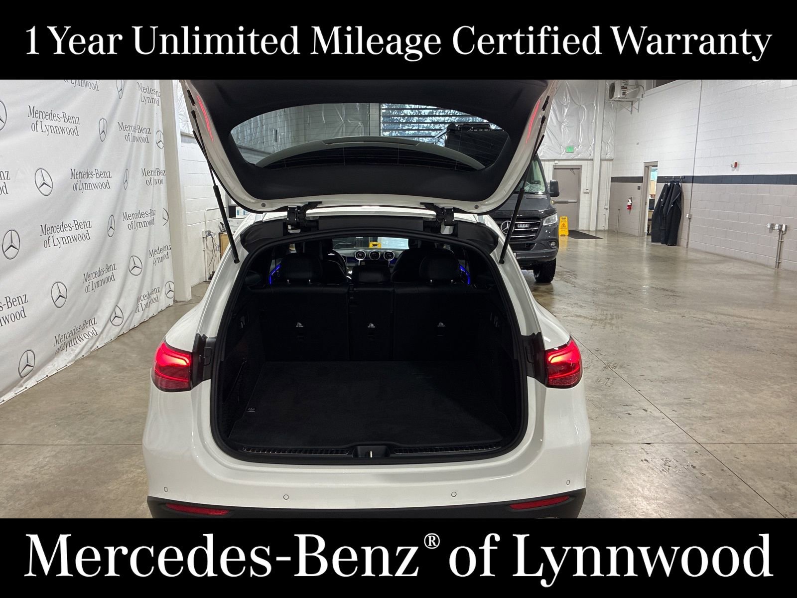 Used 2025 Mercedes-Benz GLC 300 4MATIC image 6