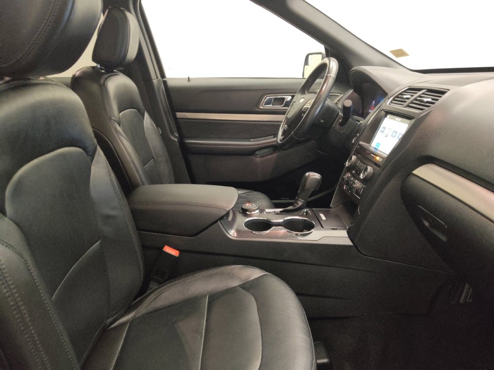 Used 2018 Ford Explorer XLT w/ Equipment Group 202A AWD/4WD image 21