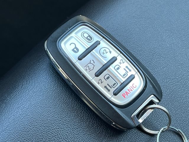 Used 2024 Chrysler Pacifica Touring-L AWD/4WD image 34