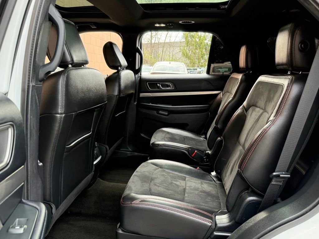 Used 2018 Ford Explorer XLT w/ Equipment Group 202A image 12