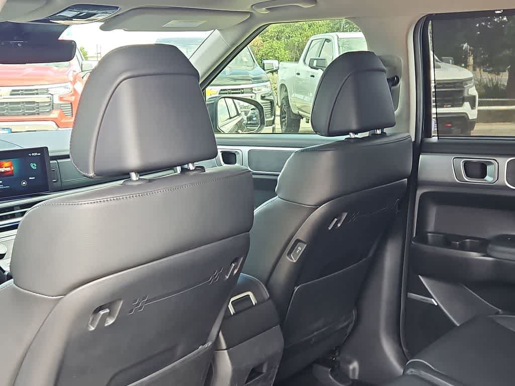 Used 2025 Hyundai Santa Fe Limited FWD image 16