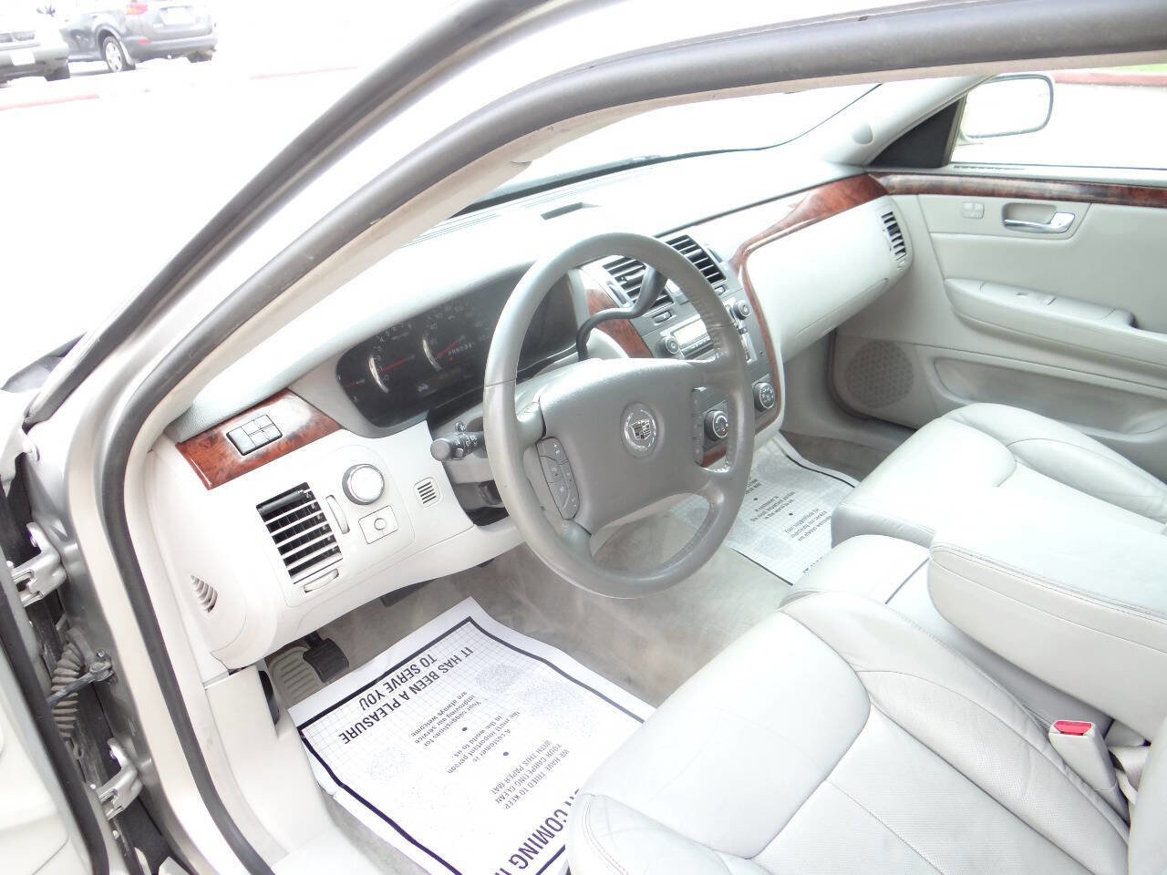 Used 2007 Cadillac DTS Luxury I w/ Sun And Sound Package FWD image 14