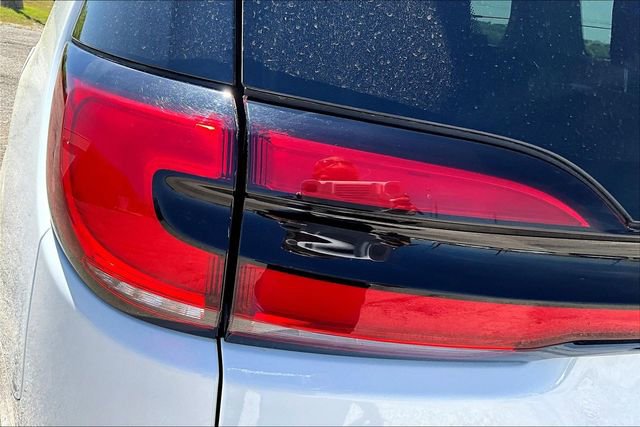 Used 2023 Chrysler Pacifica Limited image 24