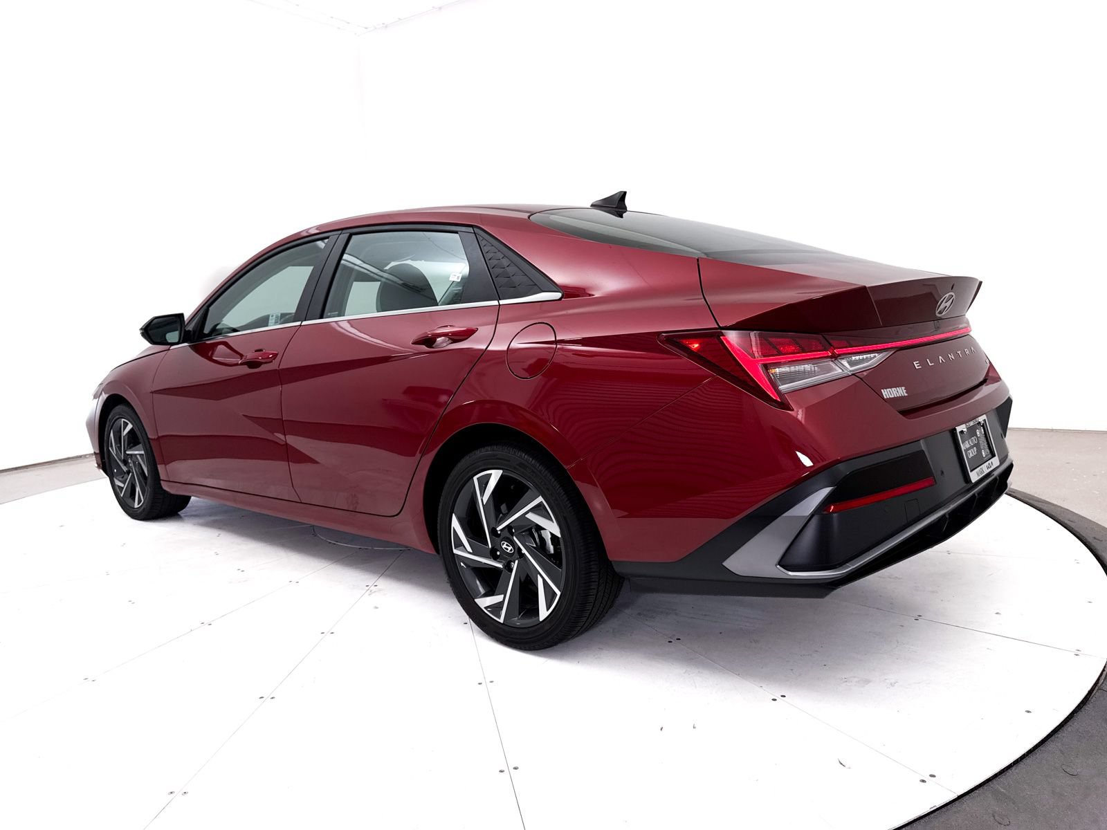 Used 2024 Hyundai Elantra Limited FWD image 17