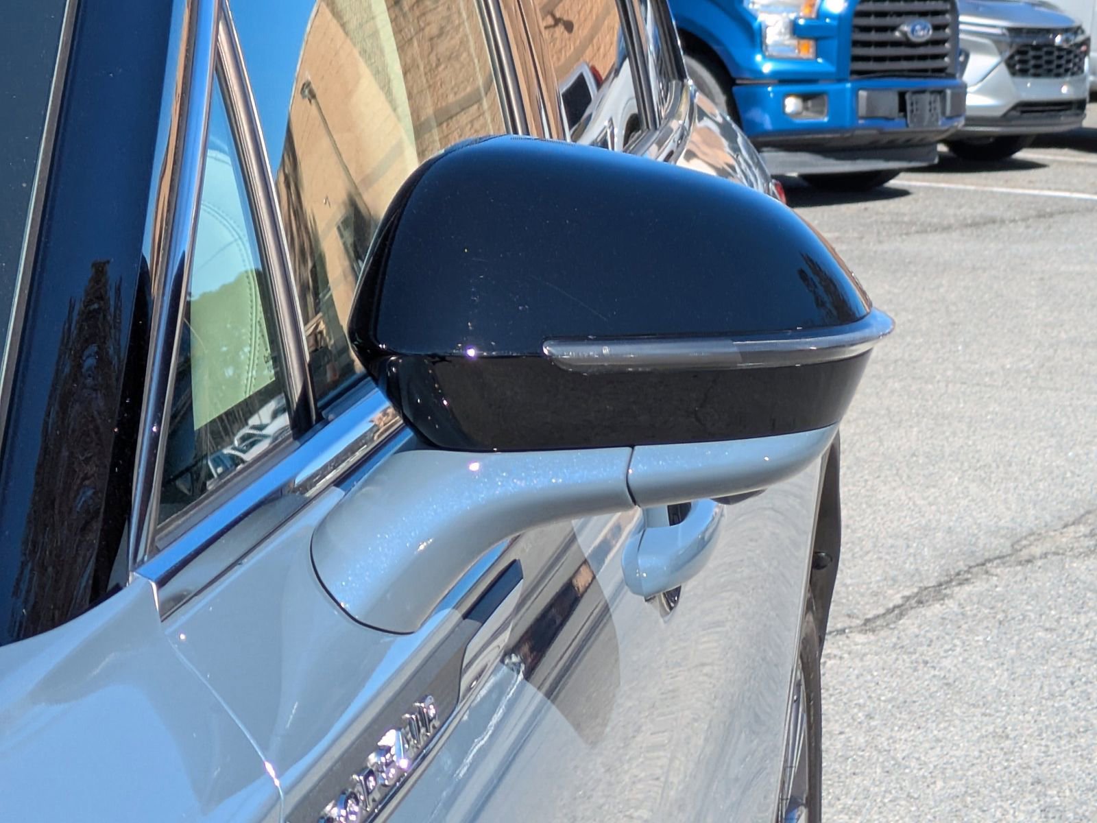 Certified 2025 Lincoln Corsair FWD w/ Equipment Group 101A image 13