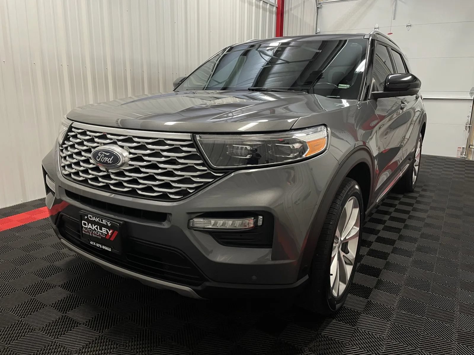 Used 2023 Ford Explorer Platinum w/ Technology Package AWD/4WD image 9