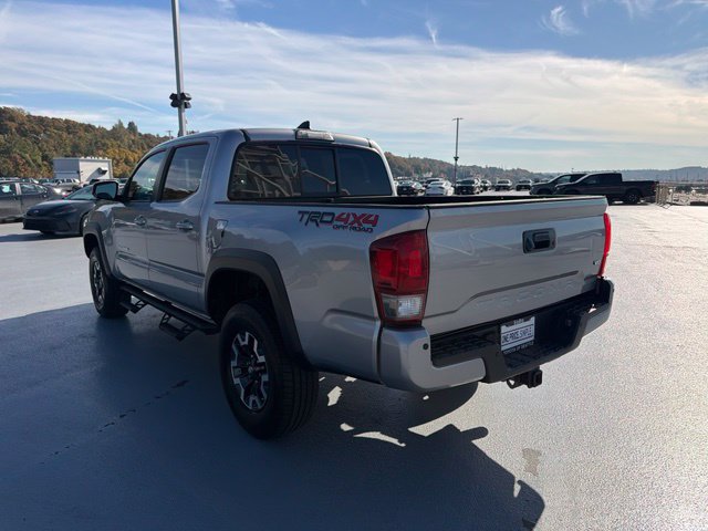 Used 2016 Toyota Tacoma TRD Off-Road AWD/4WD image 5