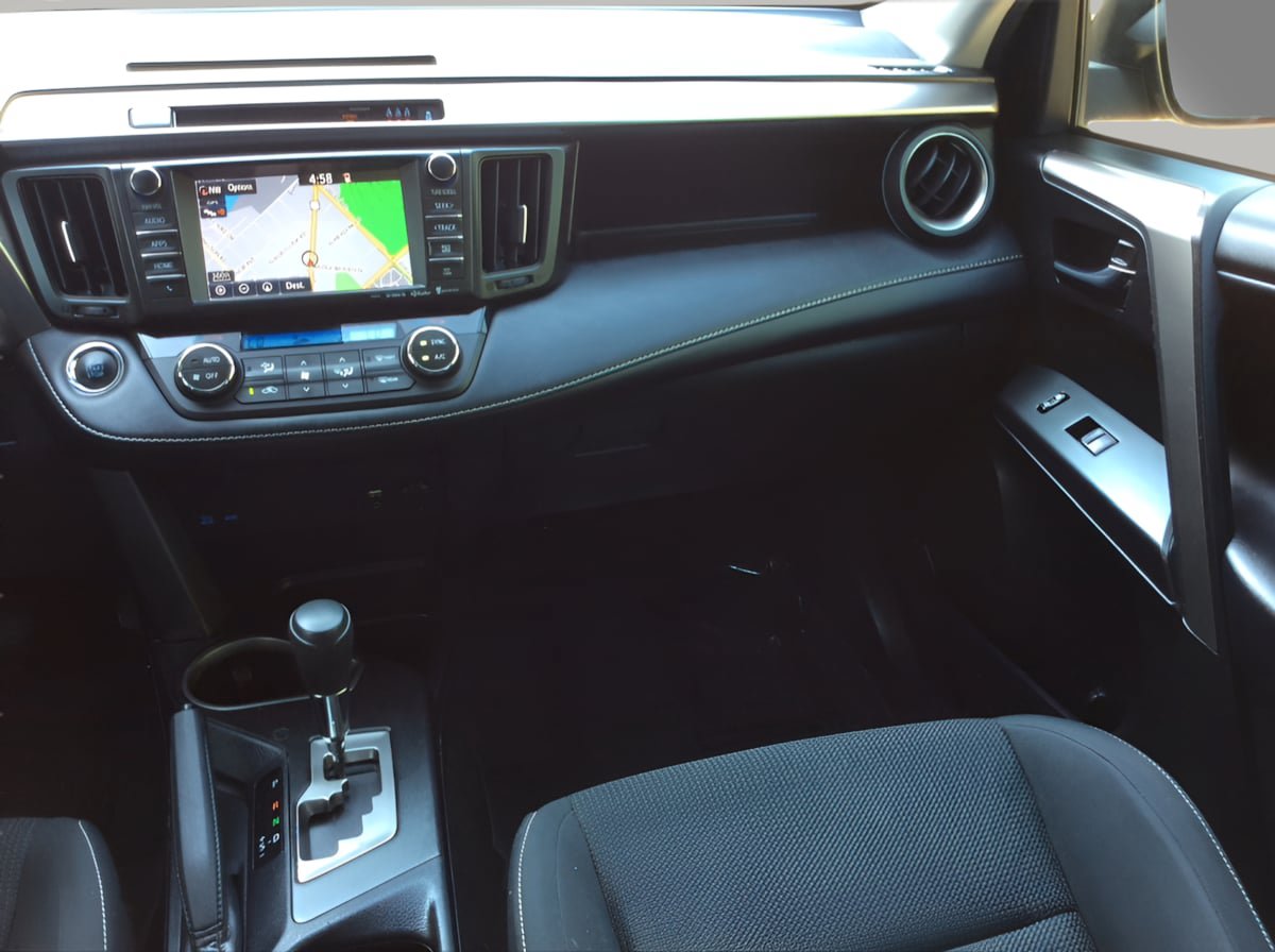 Used 2018 Toyota RAV4 XLE AWD/4WD image 21