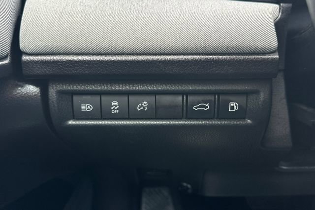 Used 2025 Toyota Camry LE w/ Convenience Package image 30
