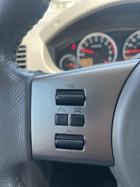 Used 2011 Nissan Frontier SL w/ Moonroof Pkg AWD/4WD image 10