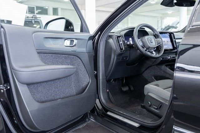 New 2025 Volvo EX40 Core w/ Climate Package image 4