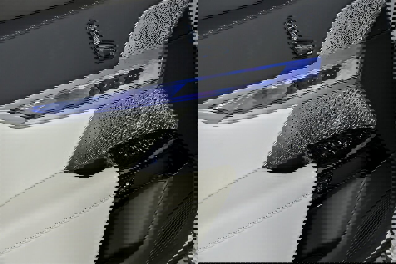 Used 2025 BMW 760i xDrive w/ Executive Package image 17