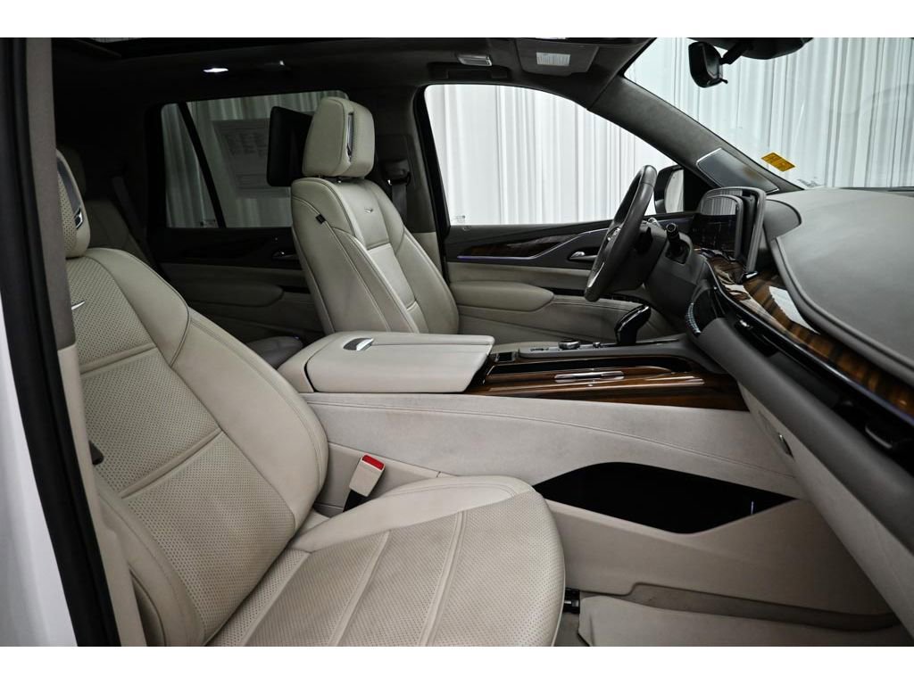 Used 2024 Cadillac Escalade Sport Platinum w/ LPO, ONYX Package AWD/4WD image 18