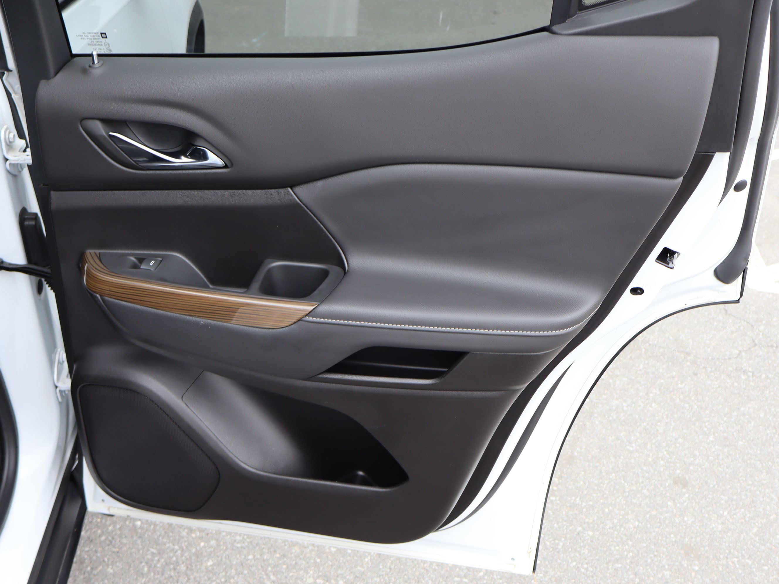 Certified 2023 GMC Acadia SLE w/ Driver Convenience Package image 35