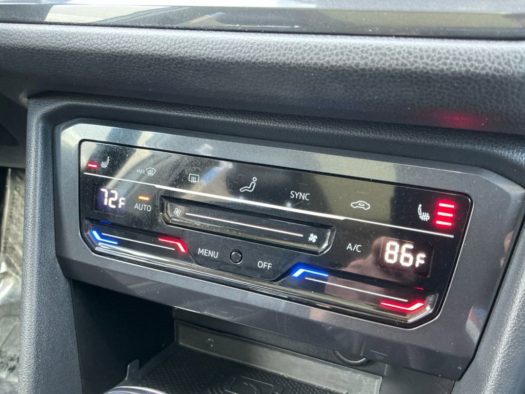 Used 2022 Volkswagen Tiguan SE image 16