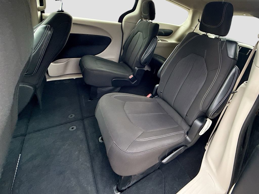 Used 2023 Chrysler Voyager LX FWD image 27