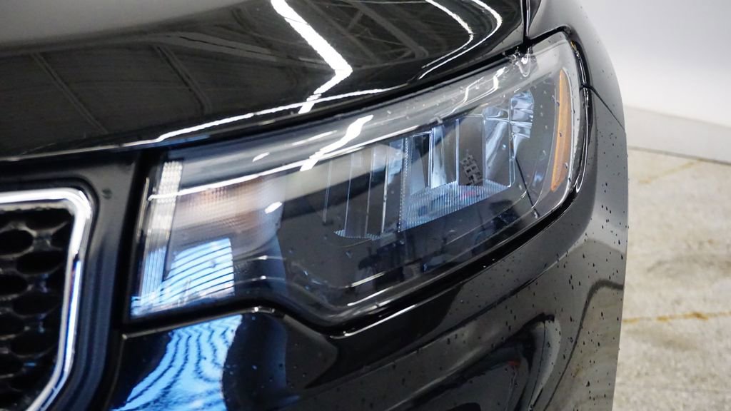 Used 2023 Jeep Compass Latitude image 9