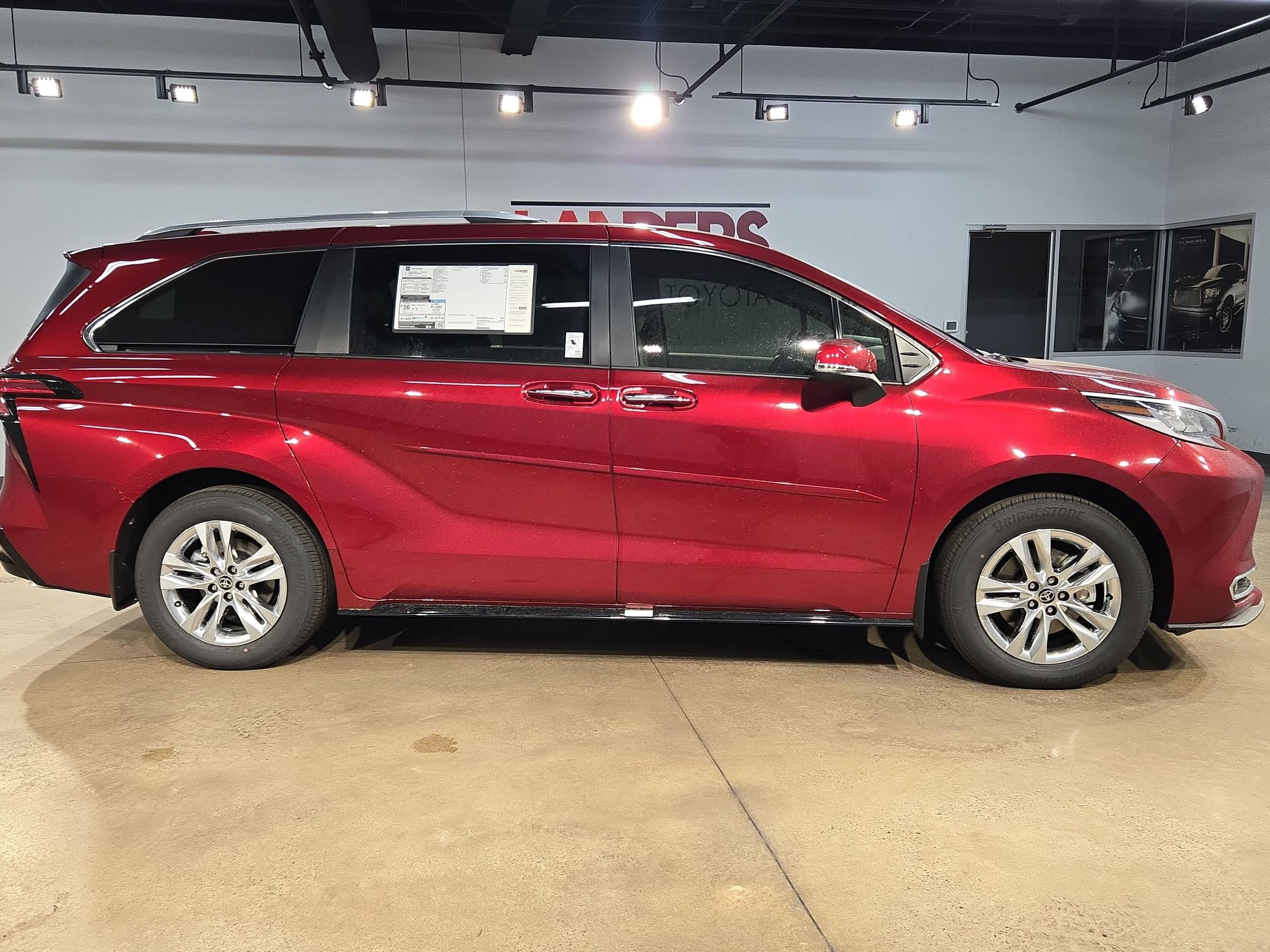 New 2026 Toyota Sienna Limited FWD image 8