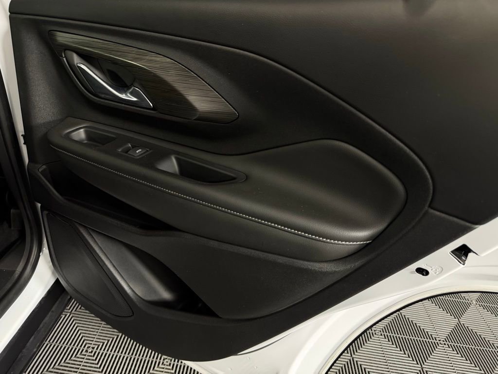 Used 2023 GMC Terrain SLE w/ Driver Convenience Package image 31