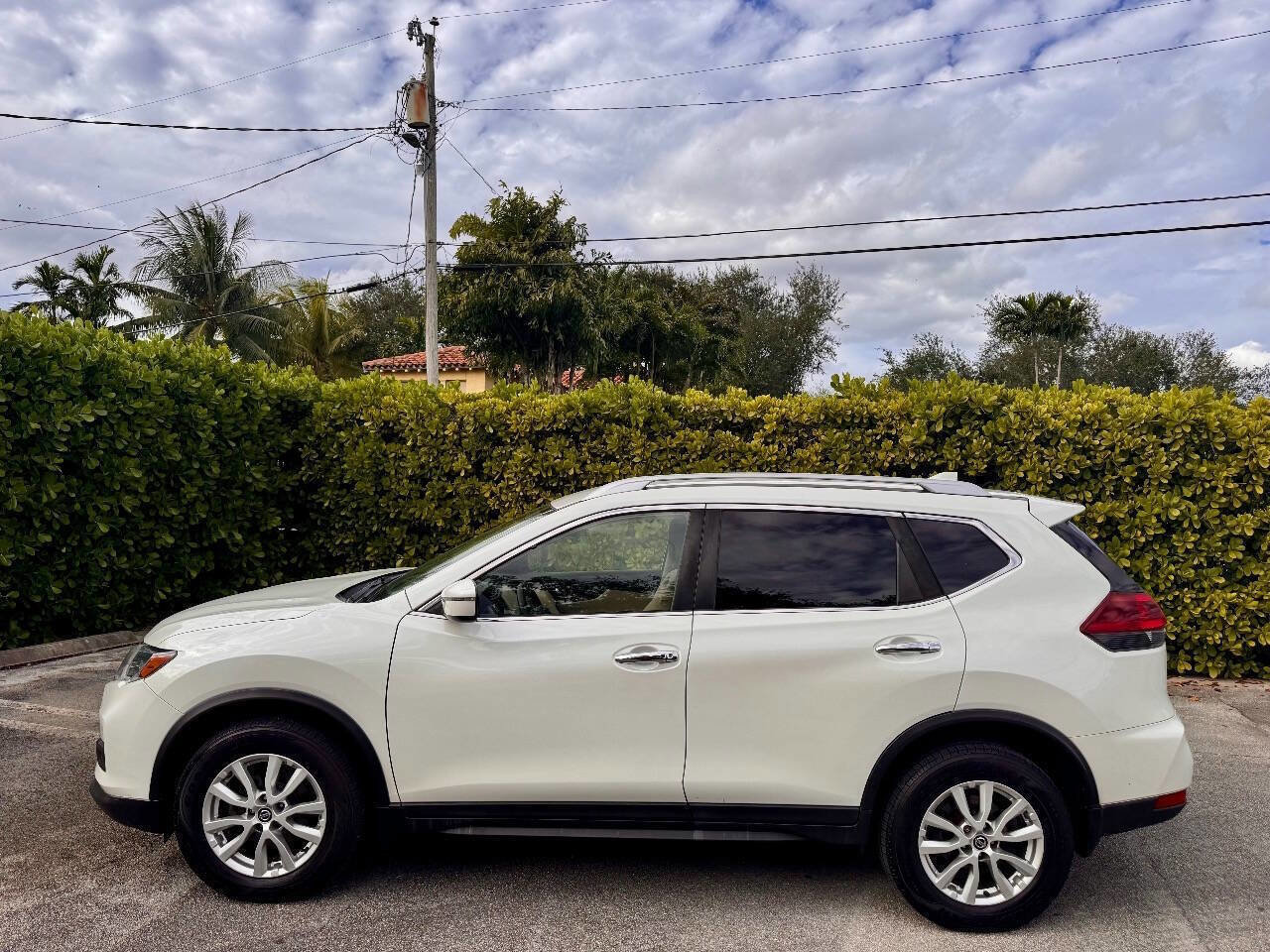 Used 2018 Nissan Rogue SV image 7