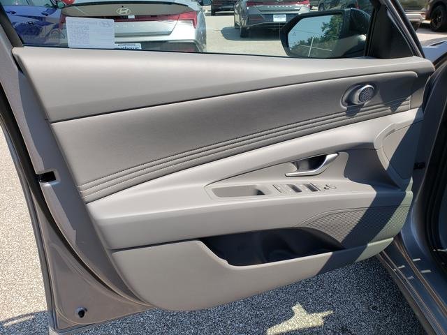 New 2025 Hyundai Elantra SEL image 6